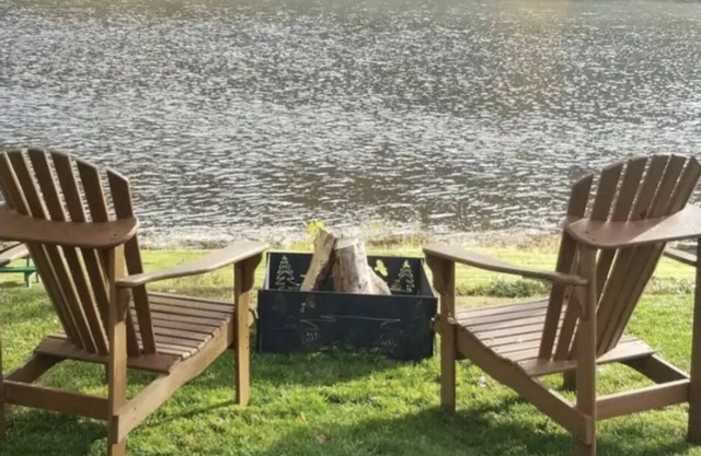 River Cottage w 2 Story covered deck w/2 firepits, Coffee bar & outdoor TV area