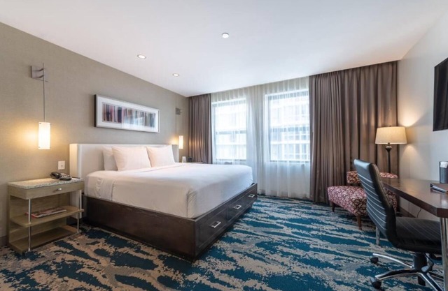 River North Gem! Near Magnificent Mile and Chicago Riverwalk! Pets Allowed.