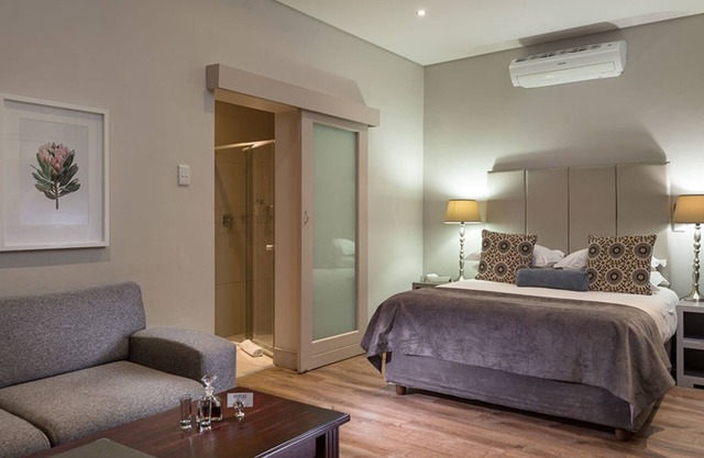 River Place Manor - Deluxe Double or Twin Room E