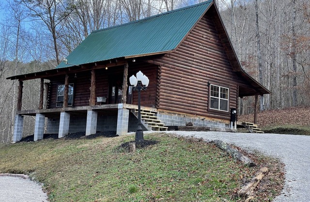 River Road Hideout PRIVATE RIVER ACCESS! Pet friendly
