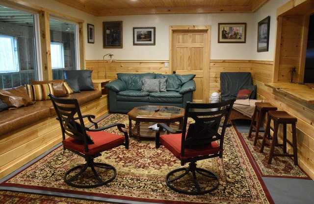 River Rock Chalet, in-law suite with private entrance, 2 bedrooms and 2 baths.
