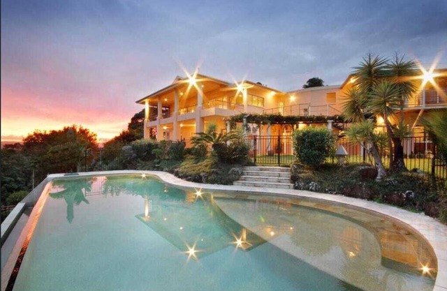 River Rock Retreat Maroochy. Sunshine Coast Hinterland 10 acre resort style