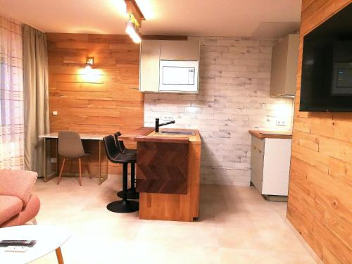 RIVER SIDE near FRANKFURT-AIR CONDITION-PRIVATE PARKING
