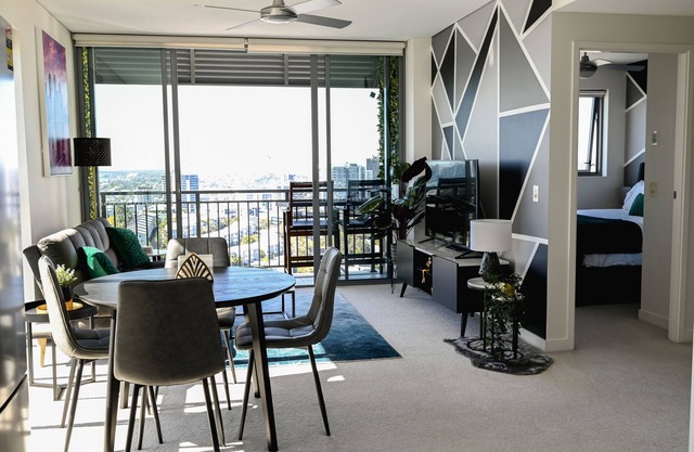 River view apartment in Brisbane with parking