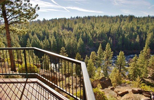 River View Contemporary Vacation Townhouse