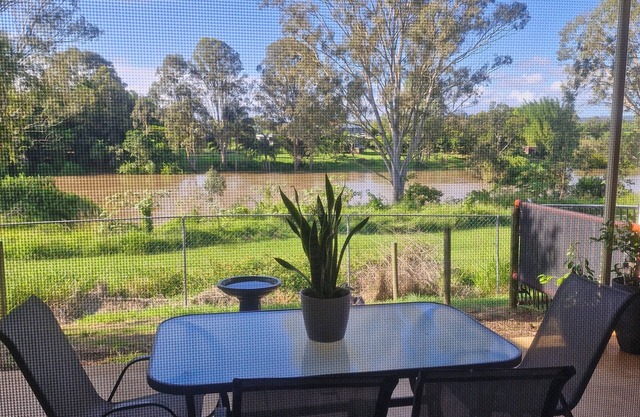 River View Townhouse centrally located between Brisbane & the Gold Coast.