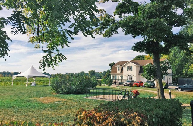Riverbend Inn & Vineyard