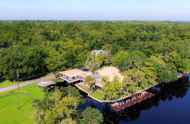 Riverbend Lodge- Special Discounts August/September 2025! BOOK NOW!