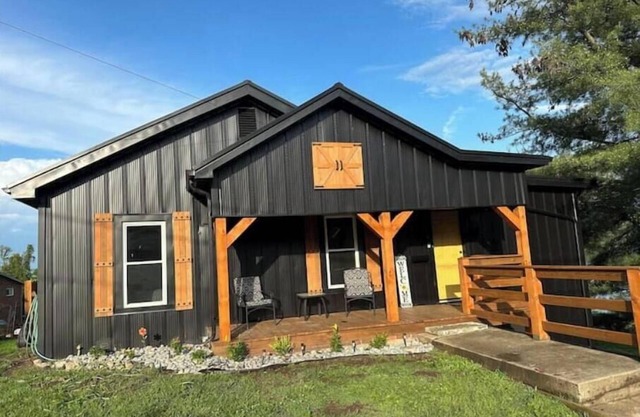 RiverBreeze Lodge on the Ohio/Hot Tub Game Room