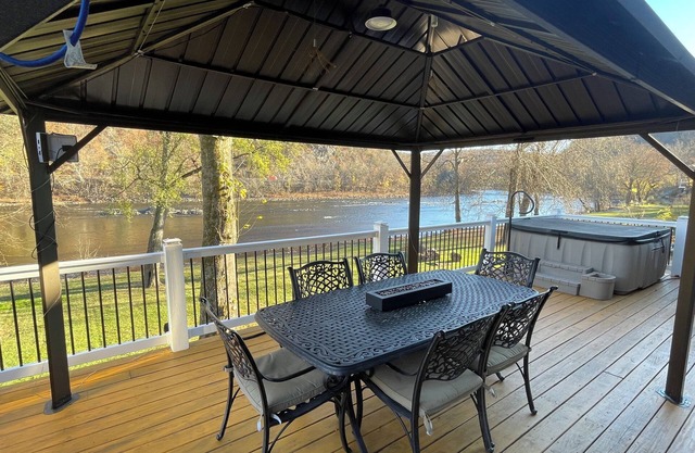 Riverfront 3-bedroom house