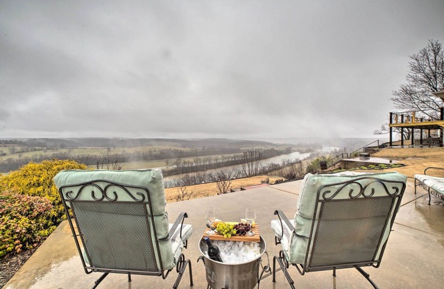 Riverfront Arkansas Retreat Near Fishing & Hiking!