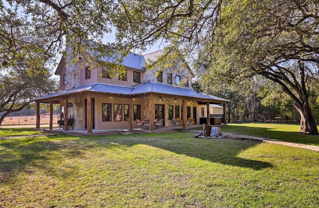 Riverfront Blanco Home w/Shaded Porch + Hot Tub