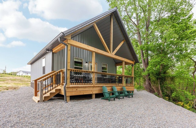 Riverfront Cabin~Firepit~Private Boat Ramp w/river access~Dog-Friendly!