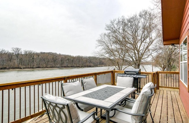 Riverfront Cabin Near Dtwn Pella with Game Room!