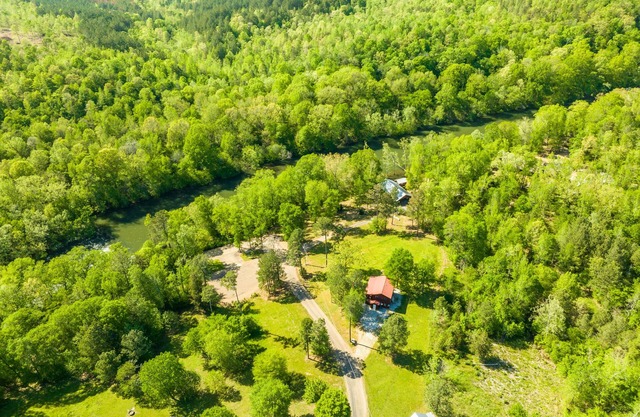 Riverfront Cabin on the Little Missouri 3 bed, 3 bath TriPlex