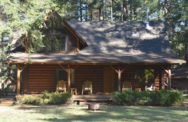 Riverfront Farwood Cabin Retreat