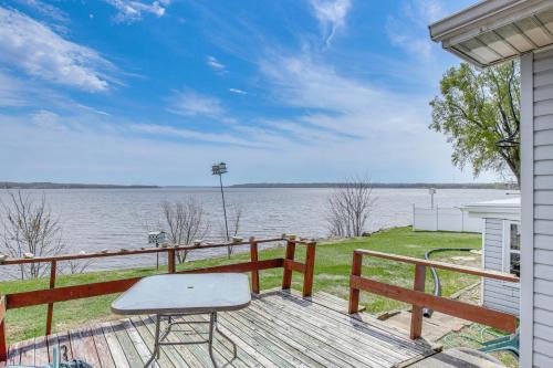 Riverfront Gem with Kayaks and Yard in Montrose!
