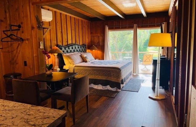 Riverfront Lodging River Room 19