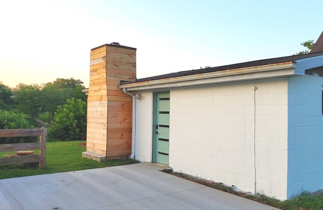 Riverfront modern cottage on North Bend Rail Trail