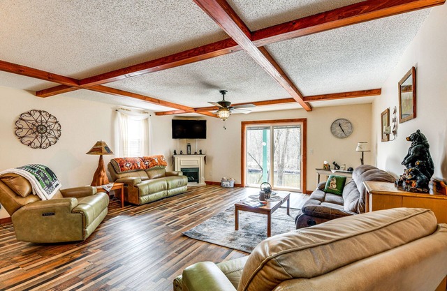 Riverfront Peru Cabin ~ 2 Mi to Lake Champlain!