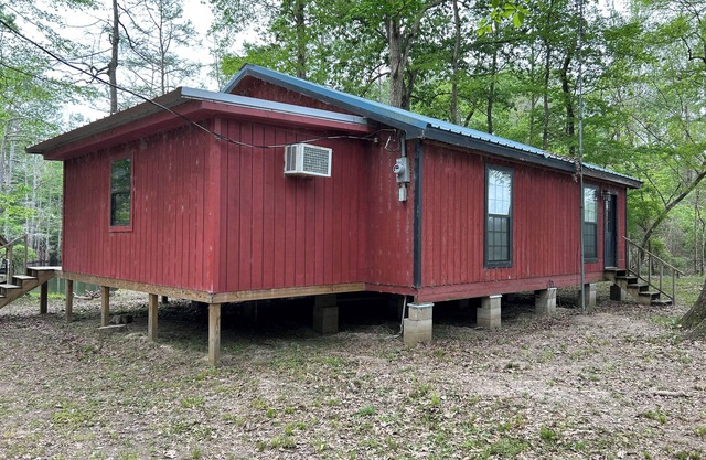 Riverfront secluded 3-bedroom cabin on the scenic Neches River