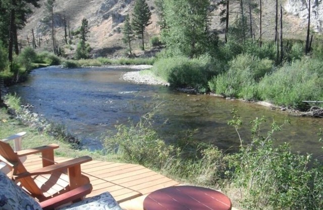 Riverhouse Retreat on East Fork of the Bitterroot - Stunning Views & Tranquility