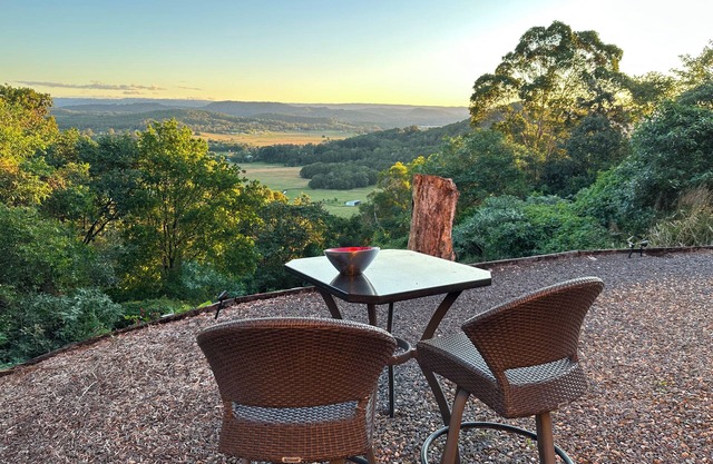 RiverRock Retreat Maroochy, Sunshine Coast: 6 bed 6, bath, 15 min from beach