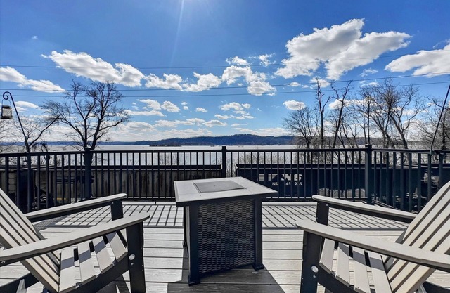 Riverside 2BR w/Kayak & Trails Nearby