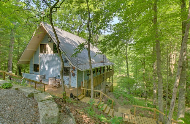 Riverside Cabin w/3 Decks in North Vernon!