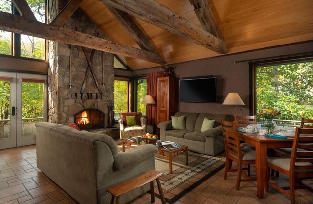 Riverside Chalet, Near Bike Trail, Hiking, Rafting, Fallingwater and mountains