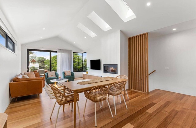 Riverside Luxe- Pizza oven, gas log fire, aircon