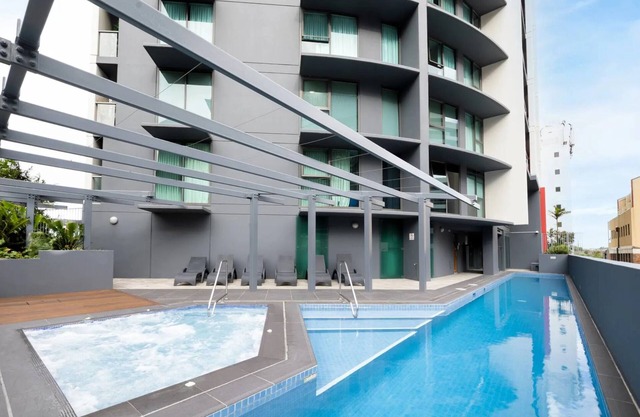 Riverside Luxury w/Balcony, Pool & Stunning Views