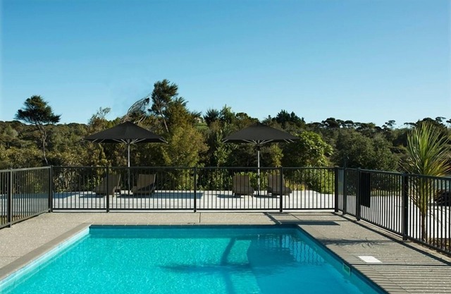 Riverside Matakana luxury apartment style baches