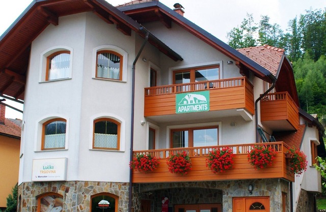 Riverside Pines Luce Apartments with Balcony - Two Bedroom Apartment with Balcony