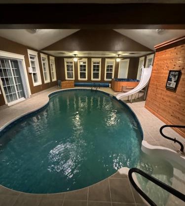 Riverside Pool Chalet !