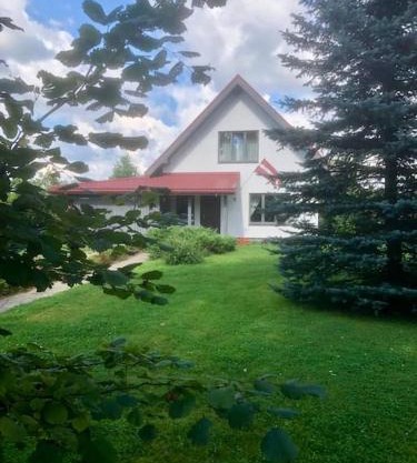 Riverside Retreat In Tome