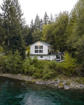 Riverside Retreat on Skagit River