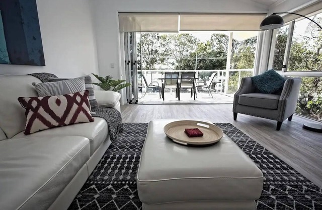 Riverside Townhouse w/pool by Stay Noosa