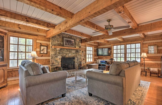 ‘Riversong’ Cabin w/Fire Pit on North River