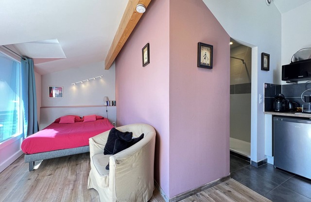 RN88 - Air-conditioned Studio near the city center!
