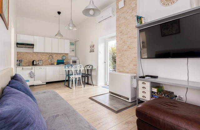Robotnicza 2-Bedroom Apartment
