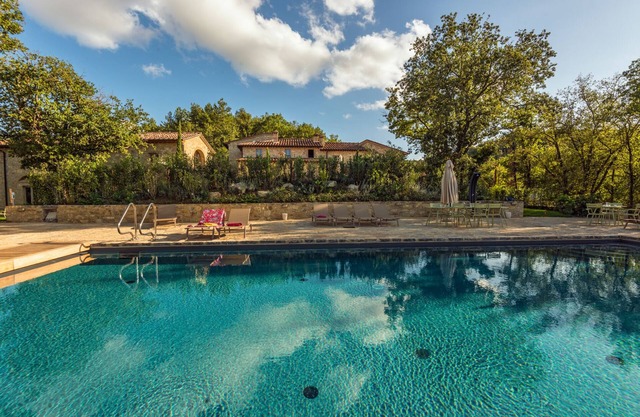 Roccia 2BR apart PRM OK in restored Farm w Pool and Spa, ground floor terrace
