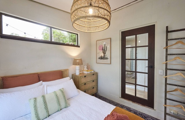 Rock Bungalow Country Getaway Near Noosa