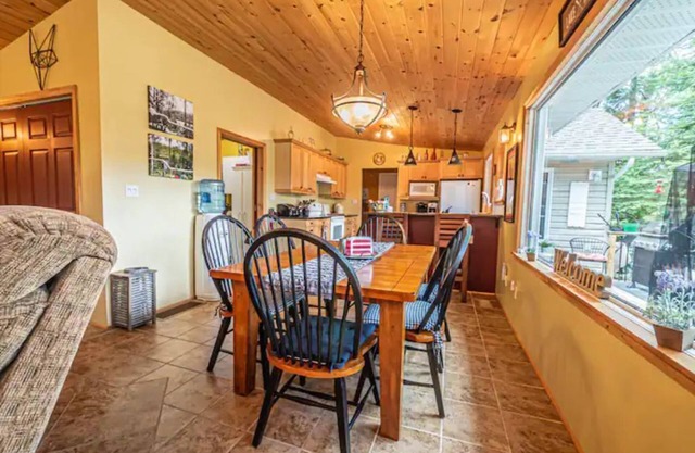 Rock Lake House Lakefront Retreat