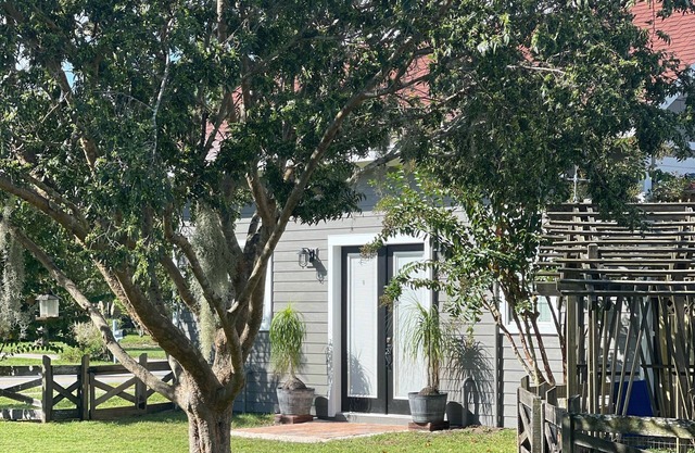 Rocket City Retreat Studio Titusville Private Parking Spacex Launch Pet friendly