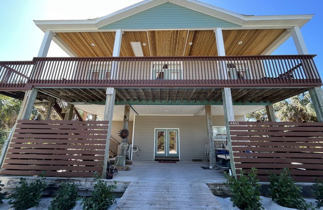 Rockstar Beach House North Captiva Island, 25’ boat slip, NCIC pools, golf cart