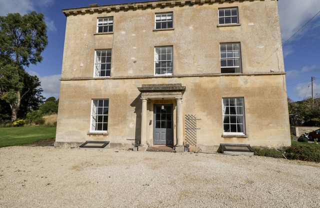 ROCKSTOWES HOUSE, pet friendly, character holiday cottage in Dursley