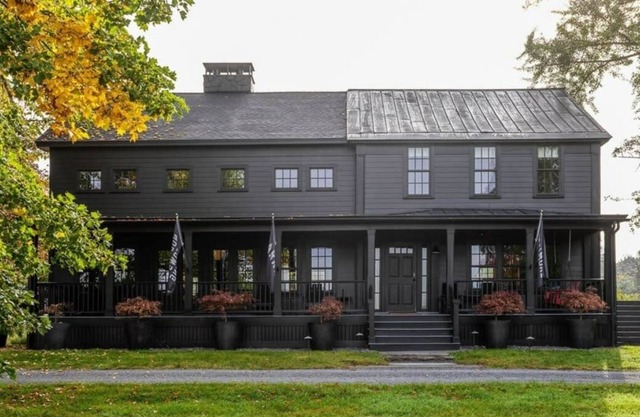 Rode Barns - Farmhouse compound near Hudson