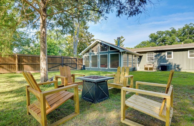 Rogers Vacation Rental ~ 7 Mi to Downtown