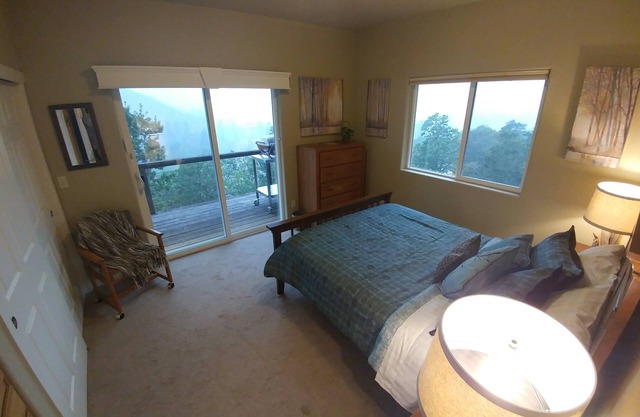 Rogue River Guesthouse - River and Whitewater Views!